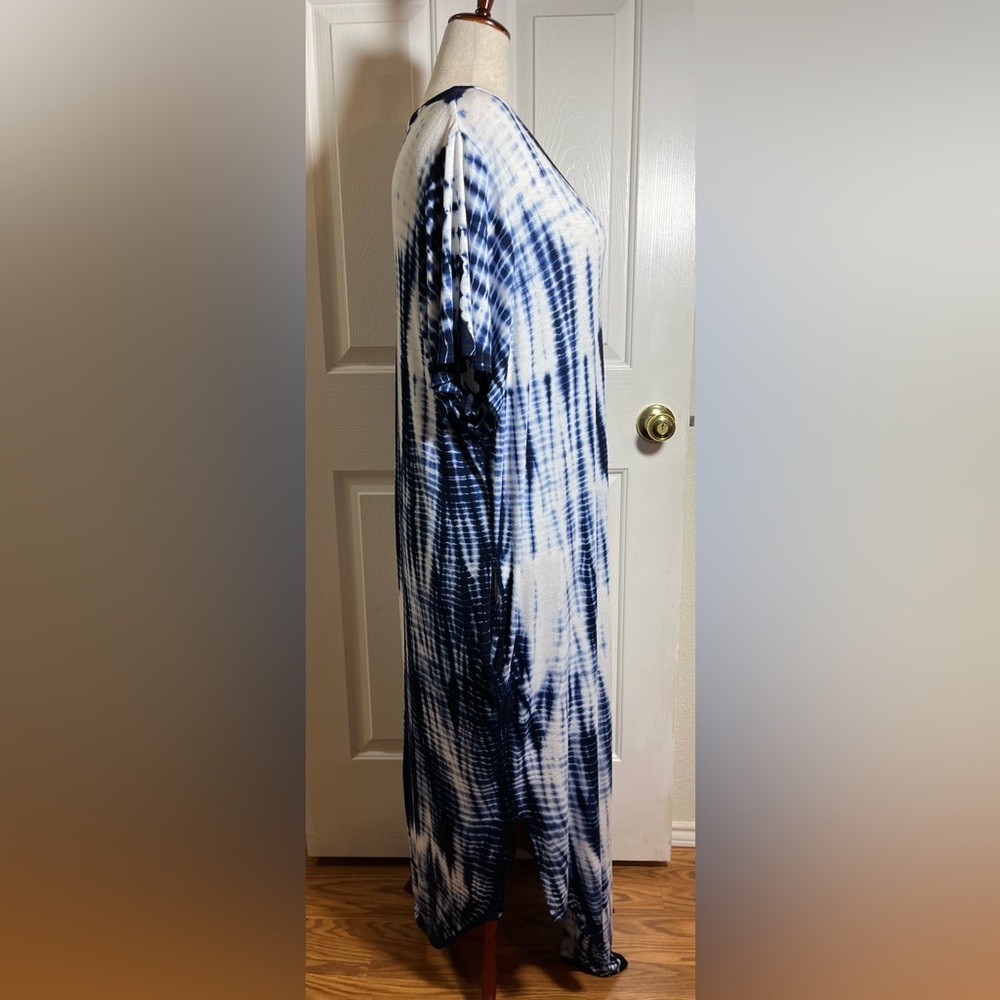 Livi Women’s Active Blue and White Lounging Dress - Picture 4 of 9